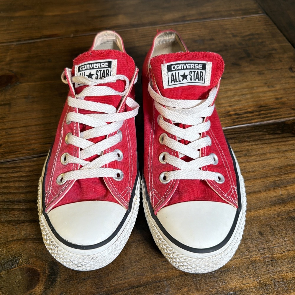onverse Chuck Taylor All Star Low Red Canvas Sneakers Womens 8 Mens 6